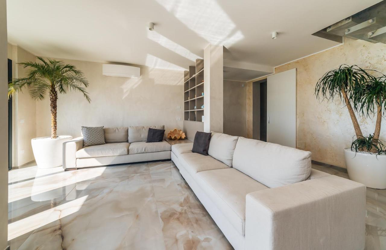 Villa Sabrina Riviera Dei Fiori A Picco Sul Mare Con Piscina Privata ,Wellness & Spa إمبيريا المظهر الخارجي الصورة